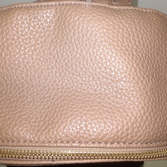 Premium Tan Pebble Faux Leather Gold Trimmed Medium Size Backpack.  EUC - Picture 8 of 9